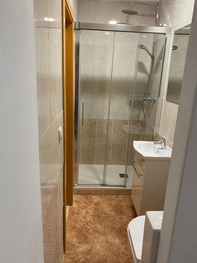Single Room In My Apartment At The Beach Valencia Exteriör bild