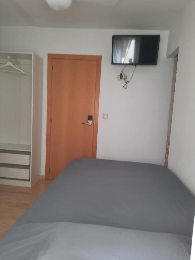 Single Room In My Apartment At The Beach Valencia Exteriör bild